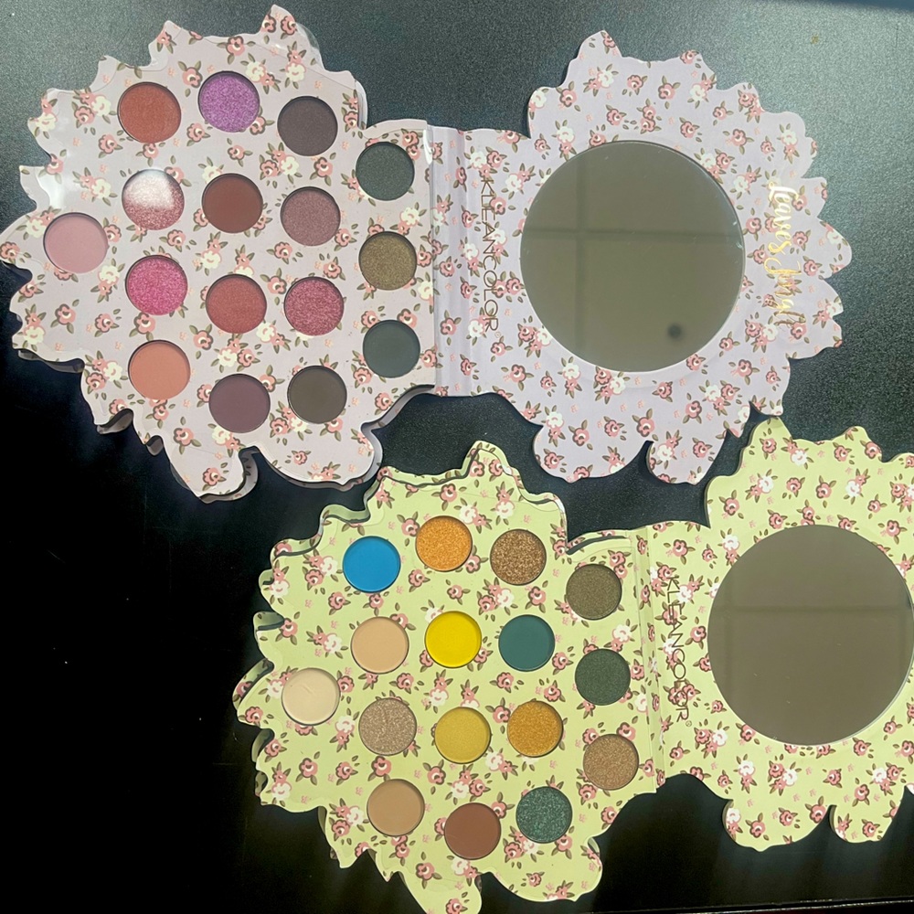 2 eyeshadow palettes